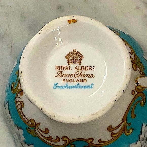 ROYAL ALBERT ENCHANTMENT FOOTED DEM CUP & SAUCER SET VINTAGE MADE ENGLAND BONE - Picture 13 of 16